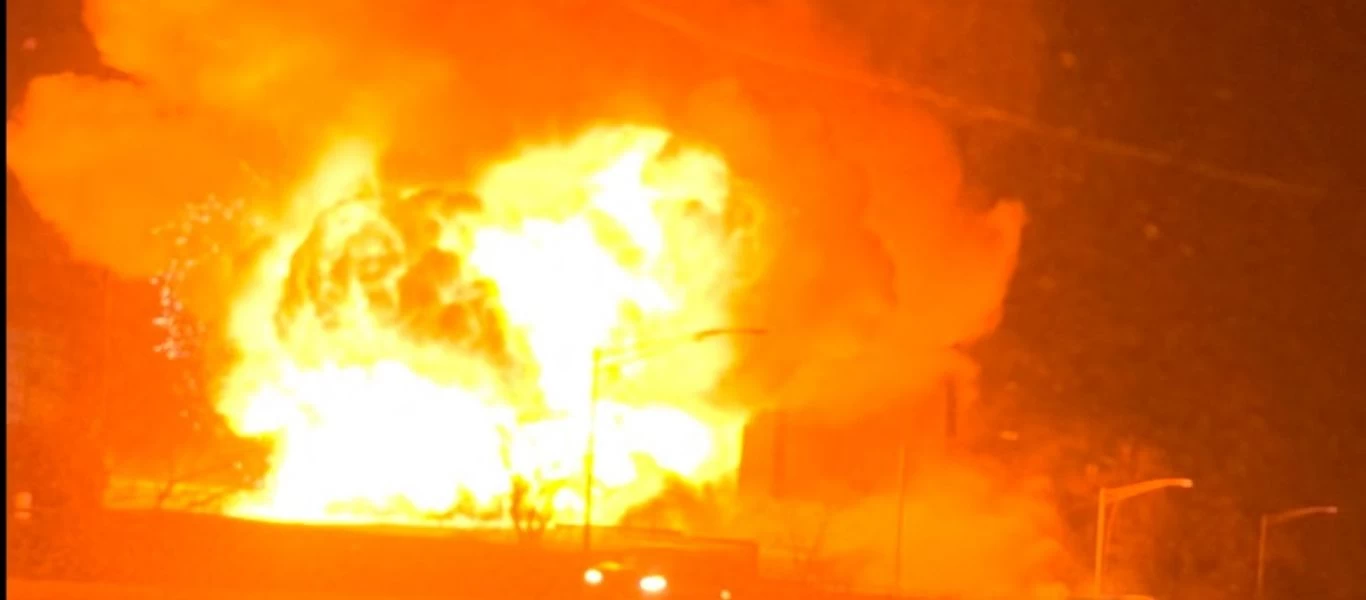 ΗΠΑ: Πυρκαγιά σε εργοστάσιο χημικών στο Νιού Τζέρσεϊ - Μαύρο σύννεφο τύλιξε την πόλη